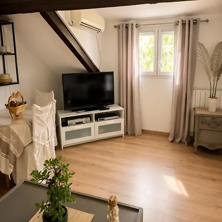 Independent In House - Paris Suburbs *